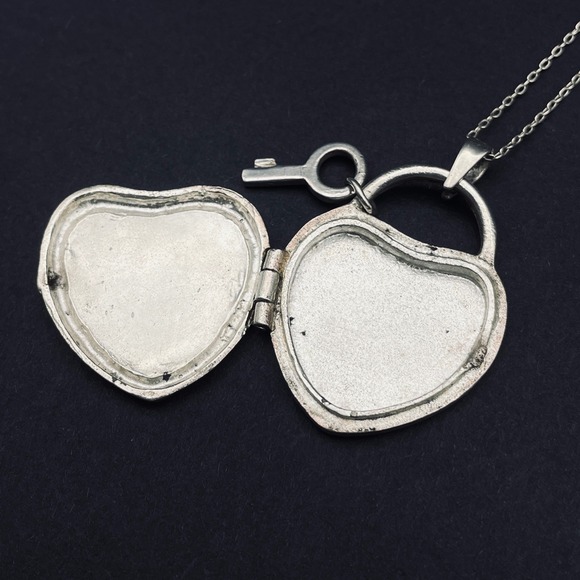 Large‎ Sterling Silver Heart Locket with Key Charm Necklace Engraved Scrollwork - Picture 6 of 9